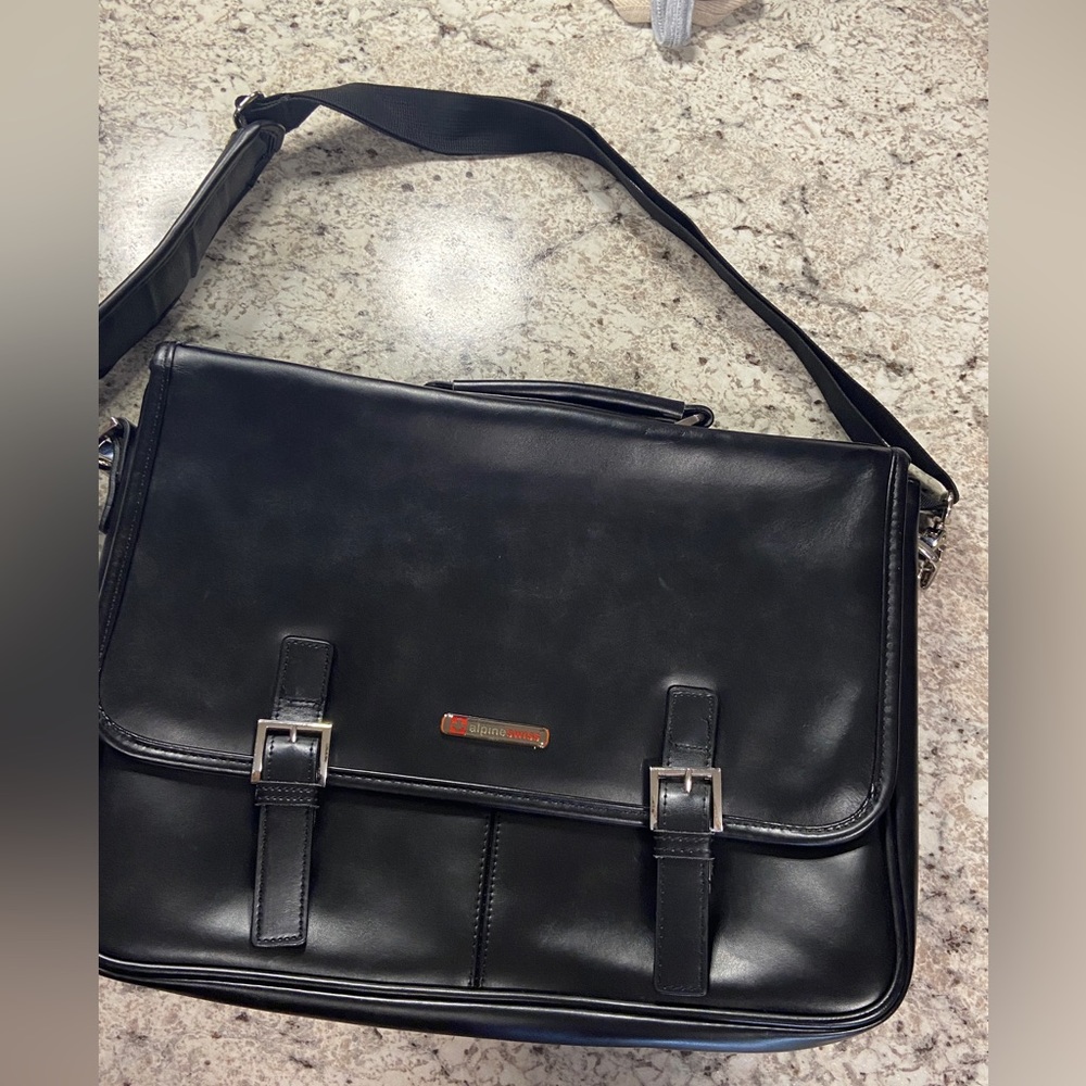 Alpine Swiss Black  Laptop Briefcases messenger bag
